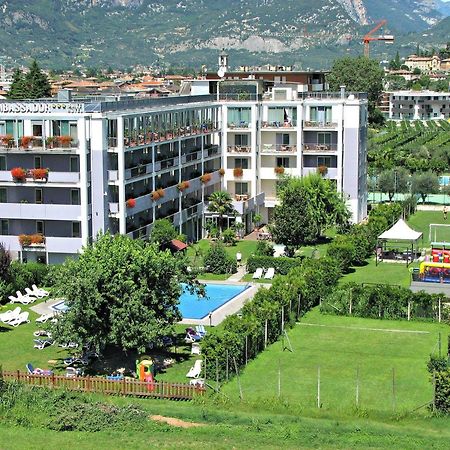Ambassador Suite Hotel Riva del Garda Exteriör bild